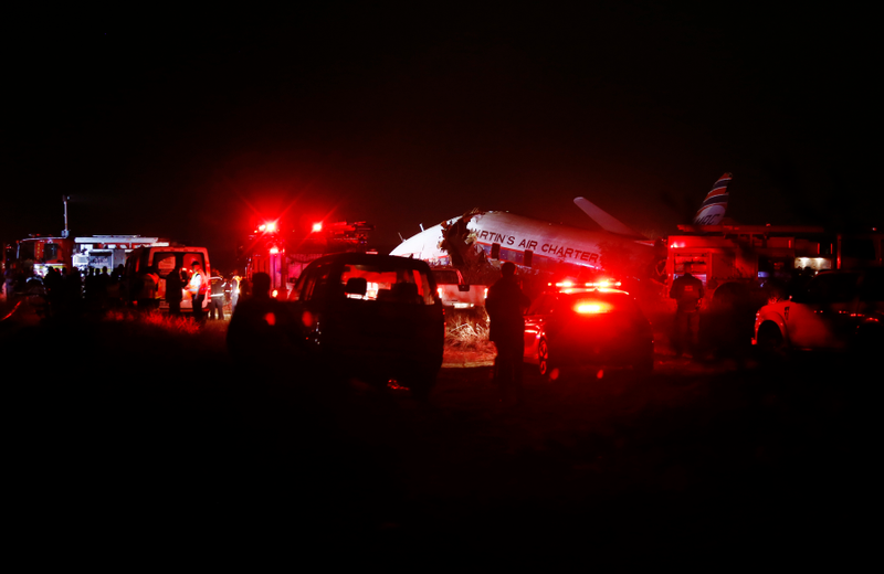 Illustration for article titled “Esto va a ser terrible”: un pasajero filma la secuencia entera de la caída de un avión con el motor en llamas